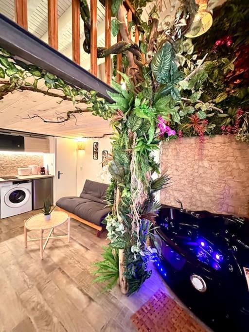 Jungle Avec Jaccuzi *